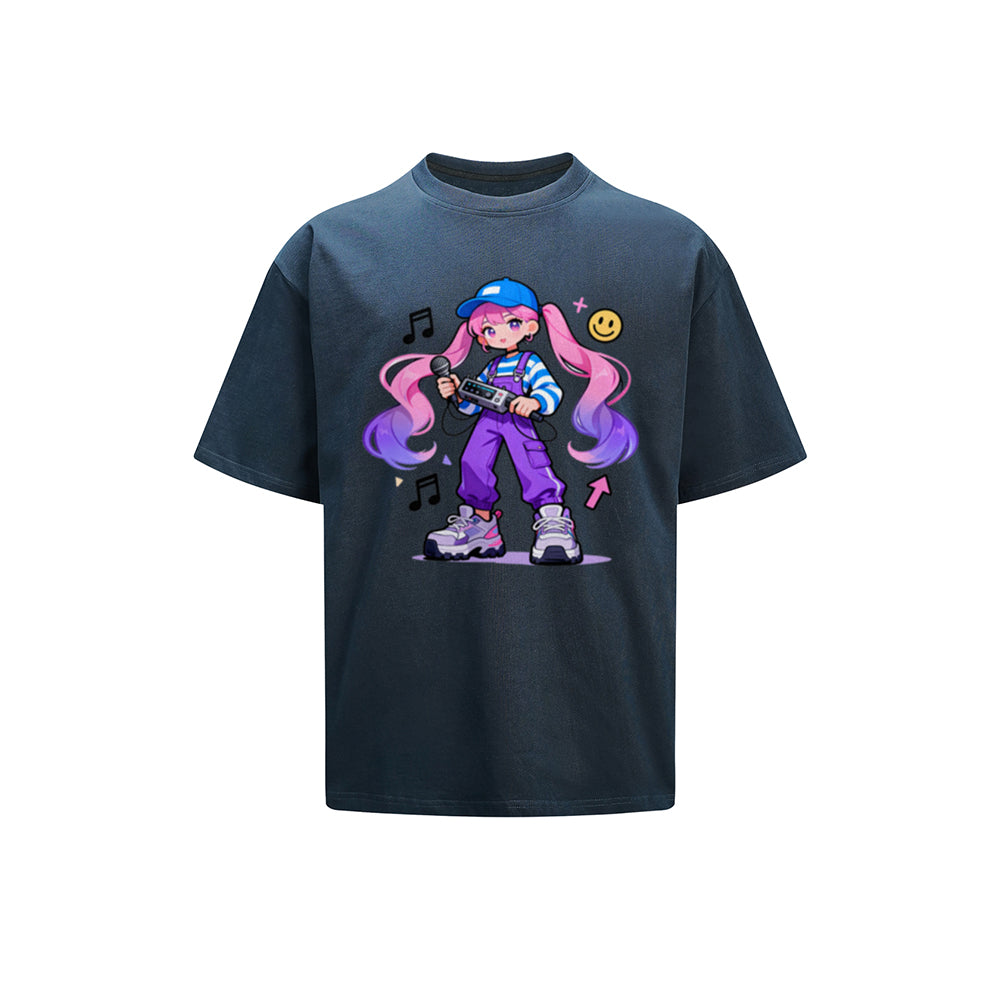 T-shirt uni, motif anime fille aux cheveux roses, notes de musique et smiley, imprimé graphique, style streetwear décontracté. Sensation de vie.