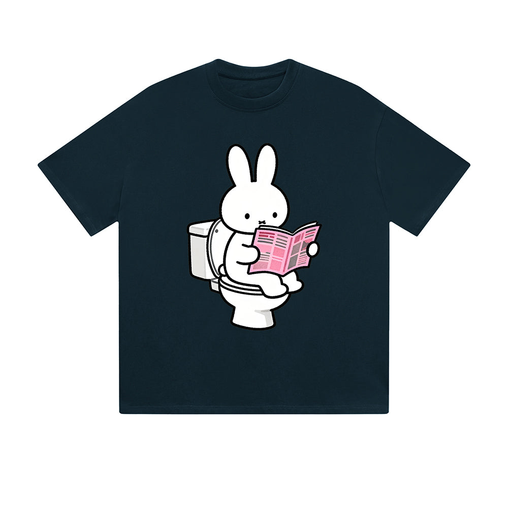 Einfarbiges T-Shirt Hase liest Buch Toilette Lustiger Cartoon Grafikdruck Lässige Alltagsmode Straßenbekleidung Feel lives