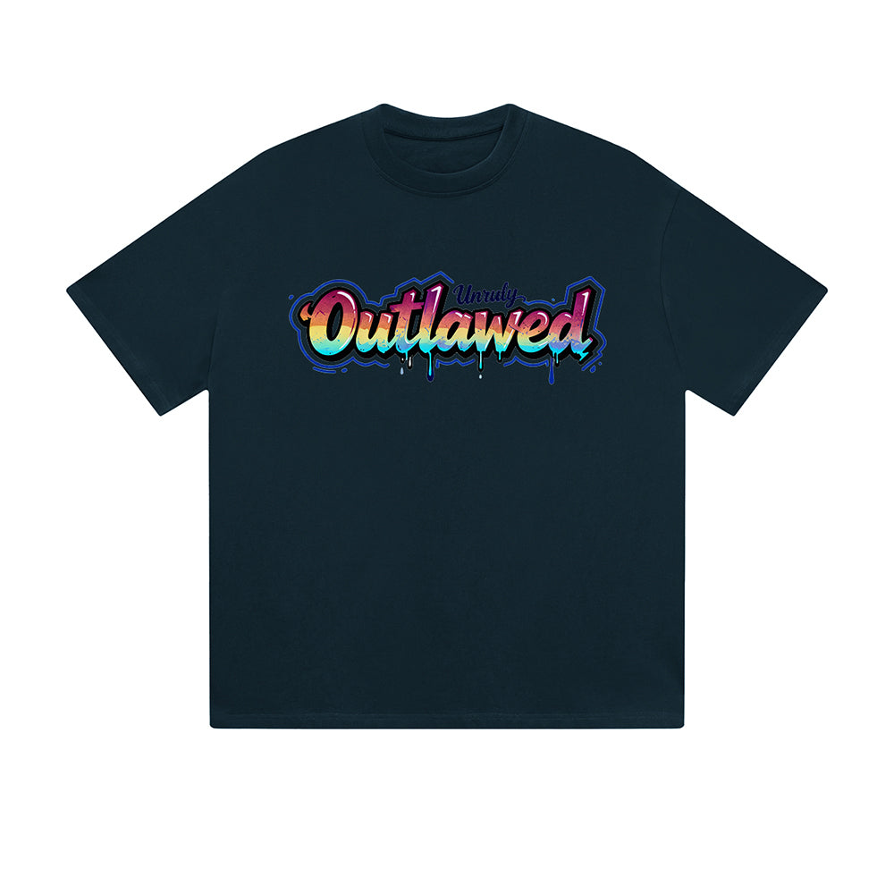 T-shirt uni Unruly Outlawed, imprimé graphique graffiti coloré, style streetwear décontracté.