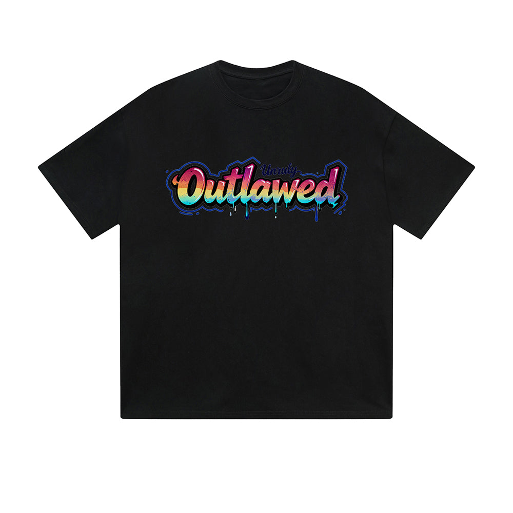 T-shirt uni Unruly Outlawed, imprimé graphique graffiti coloré, style streetwear décontracté.