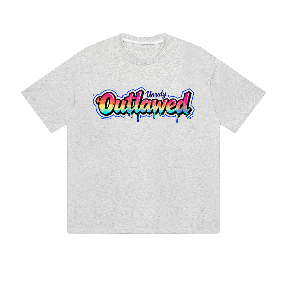 T-shirt uni Unruly Outlawed, imprimé graphique graffiti coloré, style streetwear décontracté.