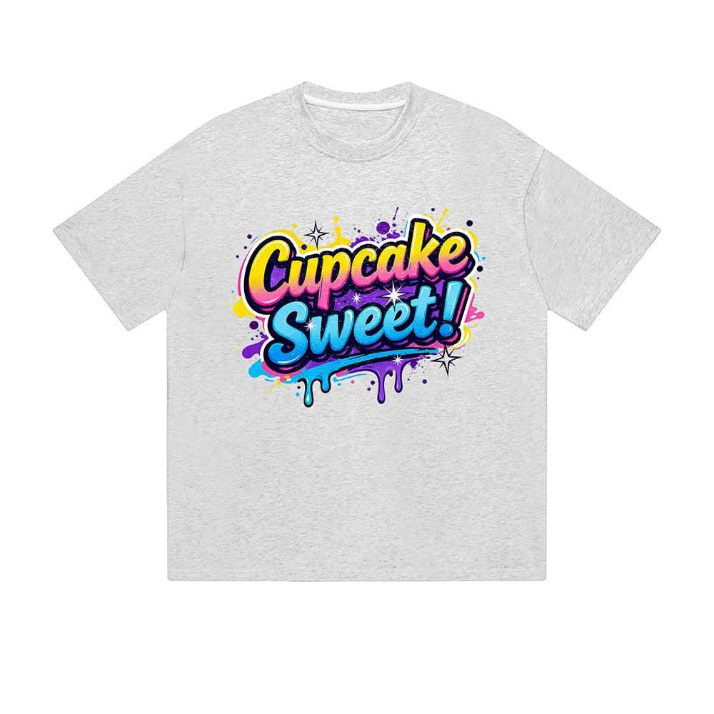 T-shirt uni à imprimé graphique cupcake sucré et coloré, style streetwear décontracté au quotidien.